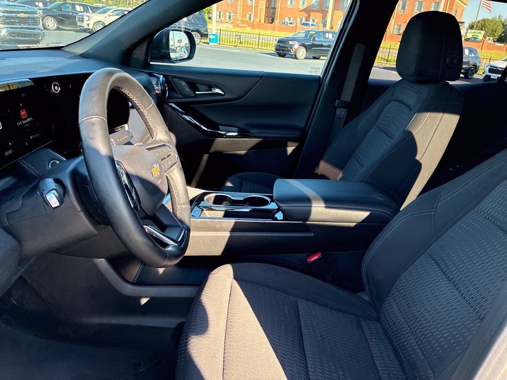 Used 2025 White Chevrolet LT image 10