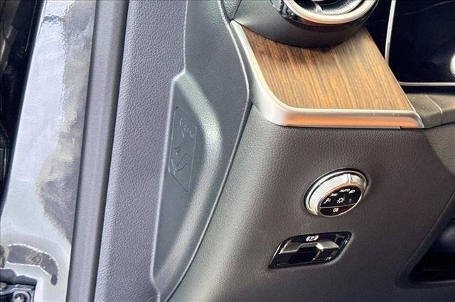 New 2026 Graphite Grey Metallic Mercedes-Benz GLC 300 image 39