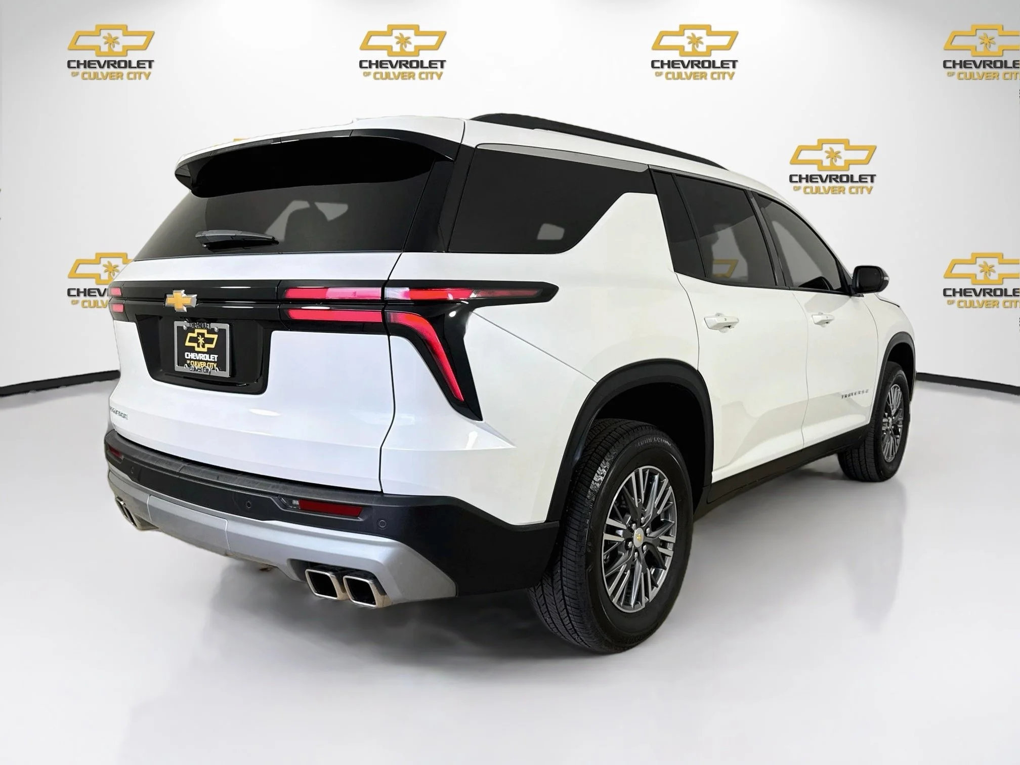 Used 2025 Iridescent Pearl Tricoat Chevrolet LT image 8