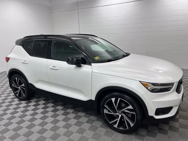 Used 2021 White Volvo R-Design image 4