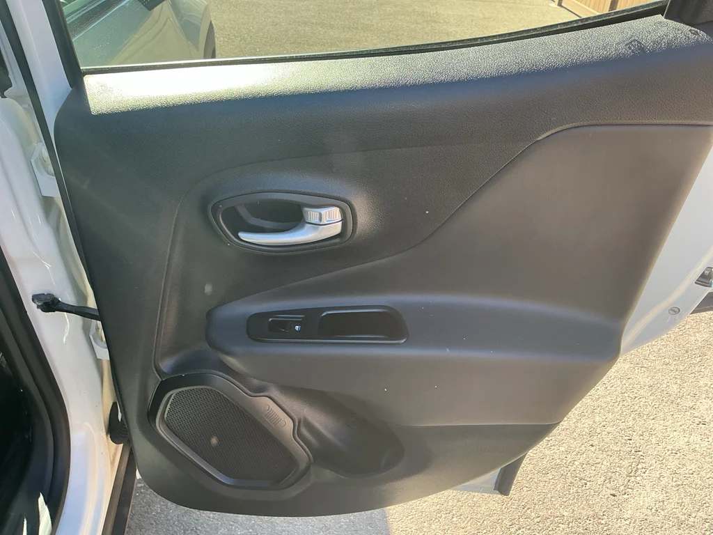 Used 2023 Alpine White Clearcoat Jeep Latitude image 14