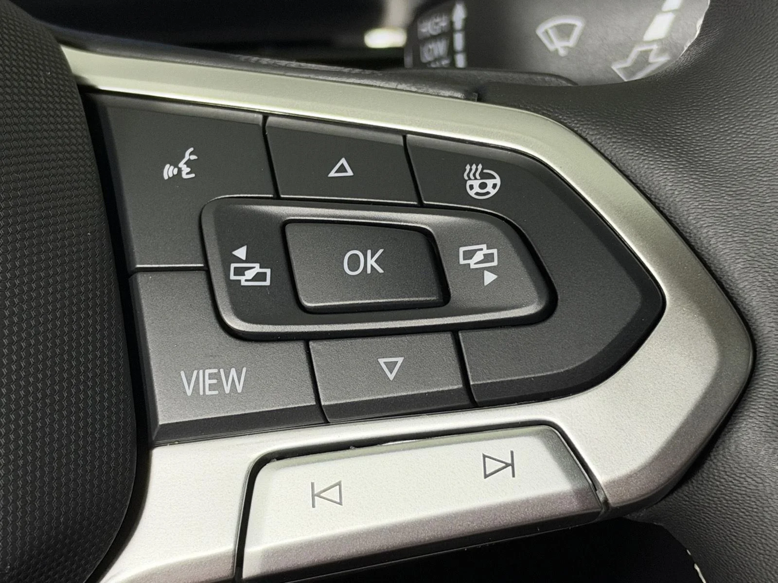 New 2026 Pure Gray Volkswagen 2.0T SE w/Technology image 27