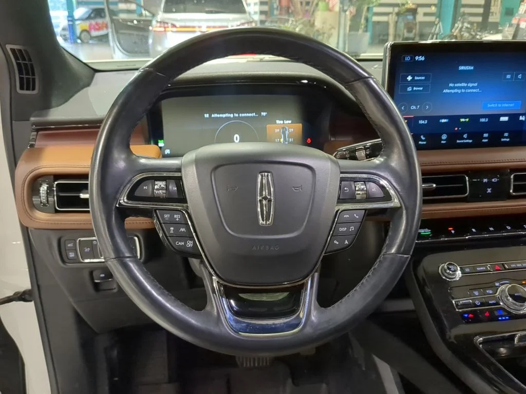 Used 2023 Pristine White Lincoln Reserve image 2