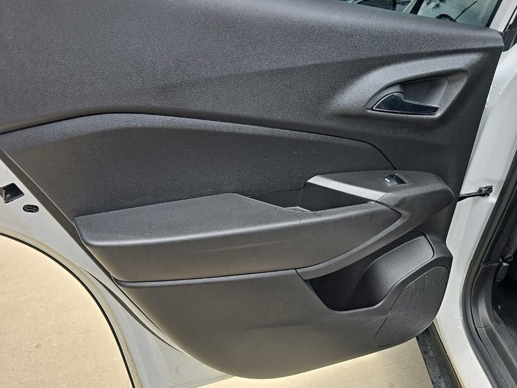 Used 2025 White Chevrolet ACTIV image 23