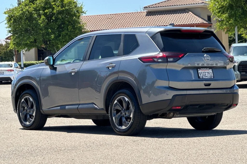 2025 Nissan Rogue SV - Photo 8