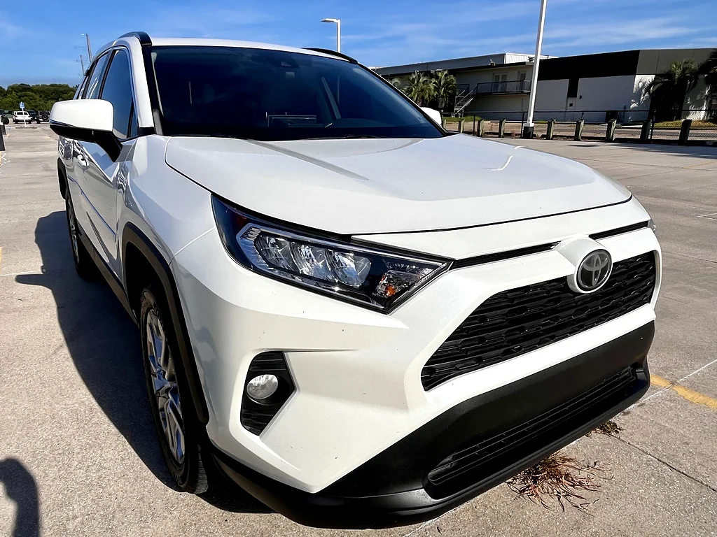 Used 2021 Blizzard Pearl Toyota XLE Premium image 1