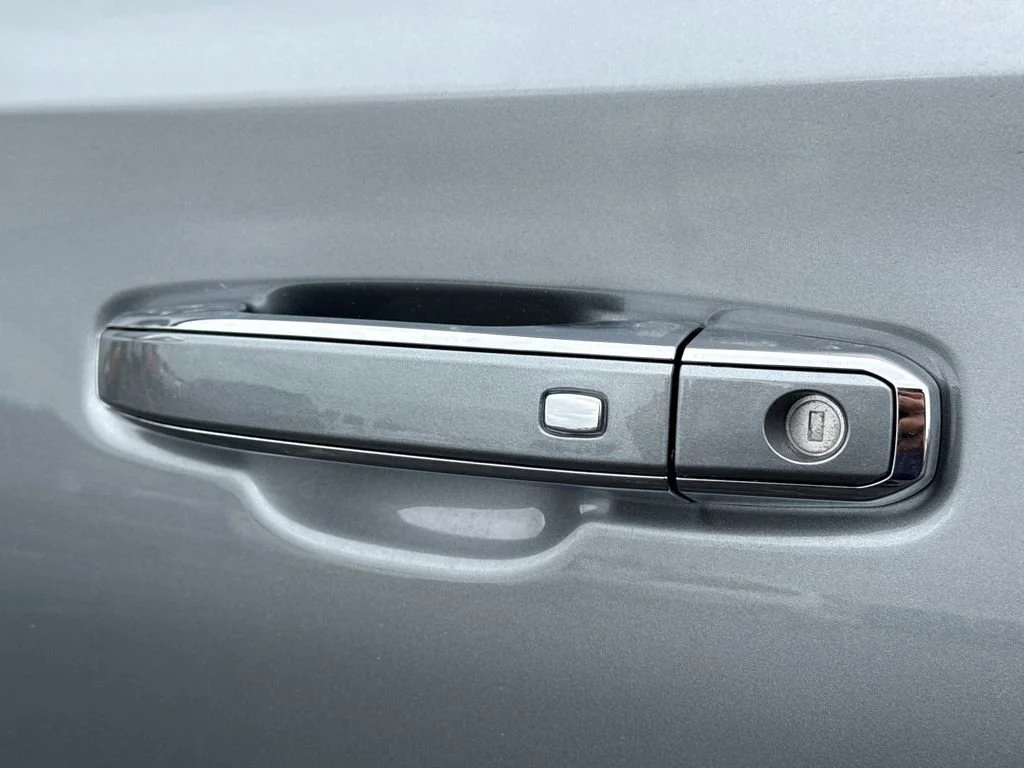 2026 GMC Yukon XL Denali Ultimate - Photo 14
