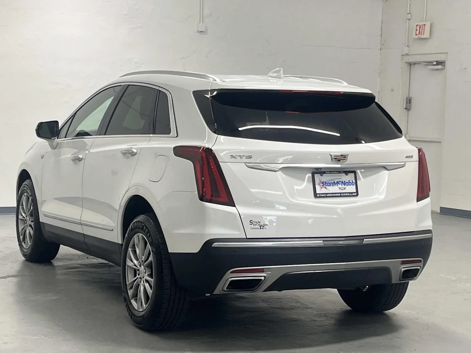 Used 2021 CRYSTAL WHITE TRICOAT Cadillac FWD Premium Luxury image 6