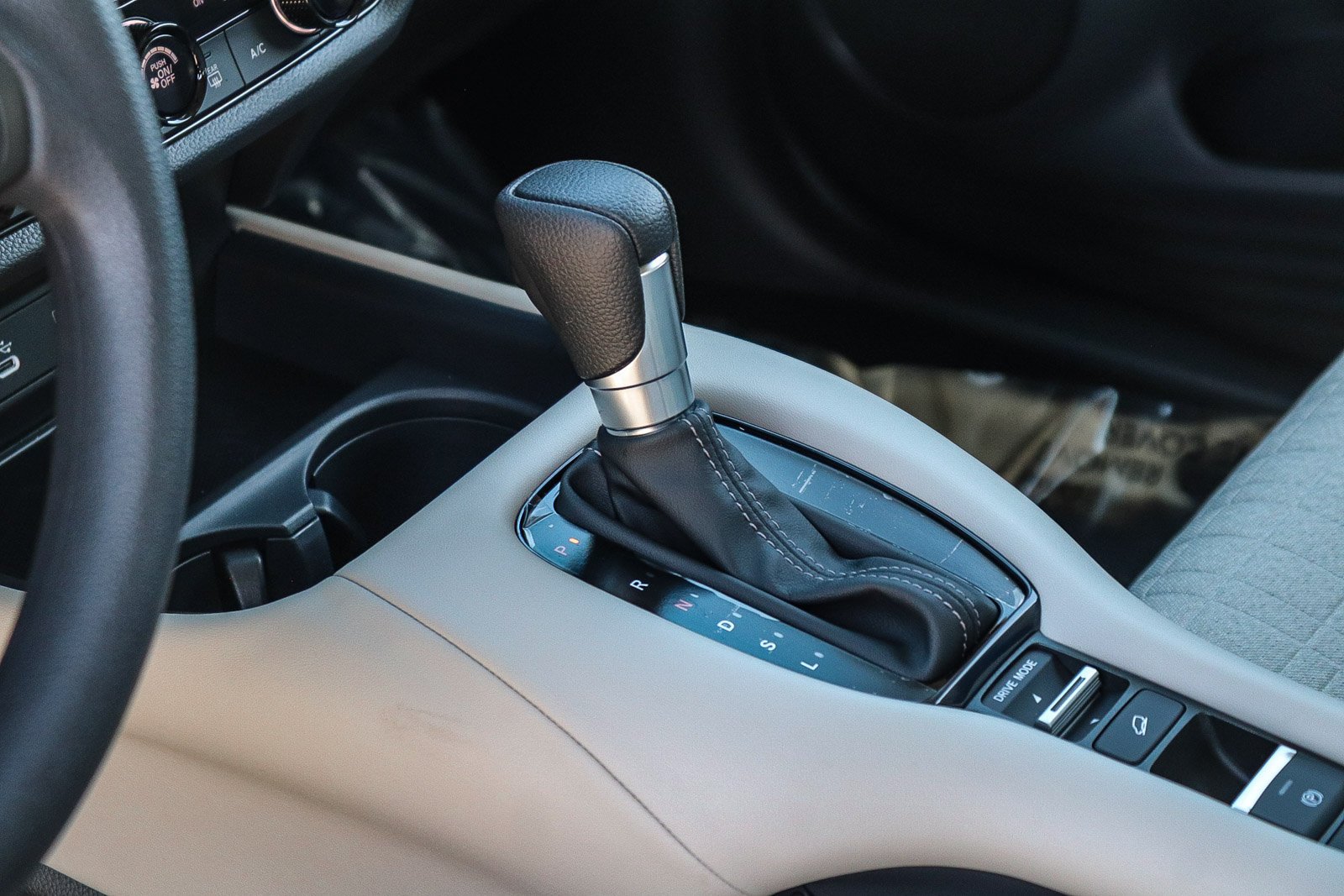 New 2027 Platinum White Pearl Honda LX image 22
