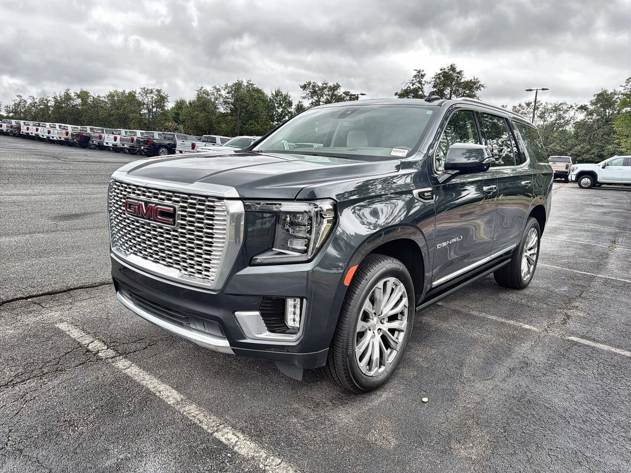 Used 2022 Hunter Metallic GMC Denali image 4