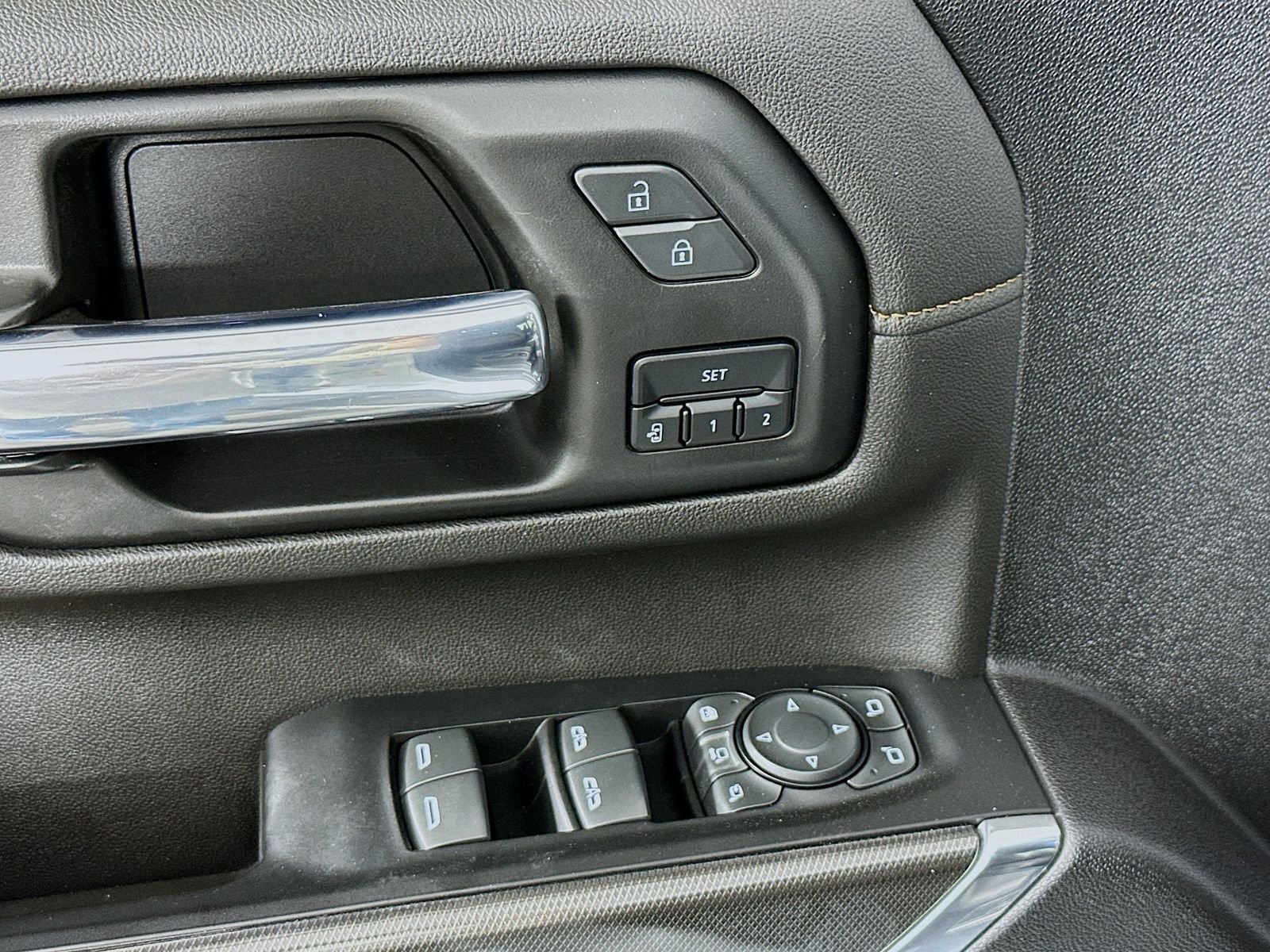 Used 2022 Summit White GMC AT4 image 19