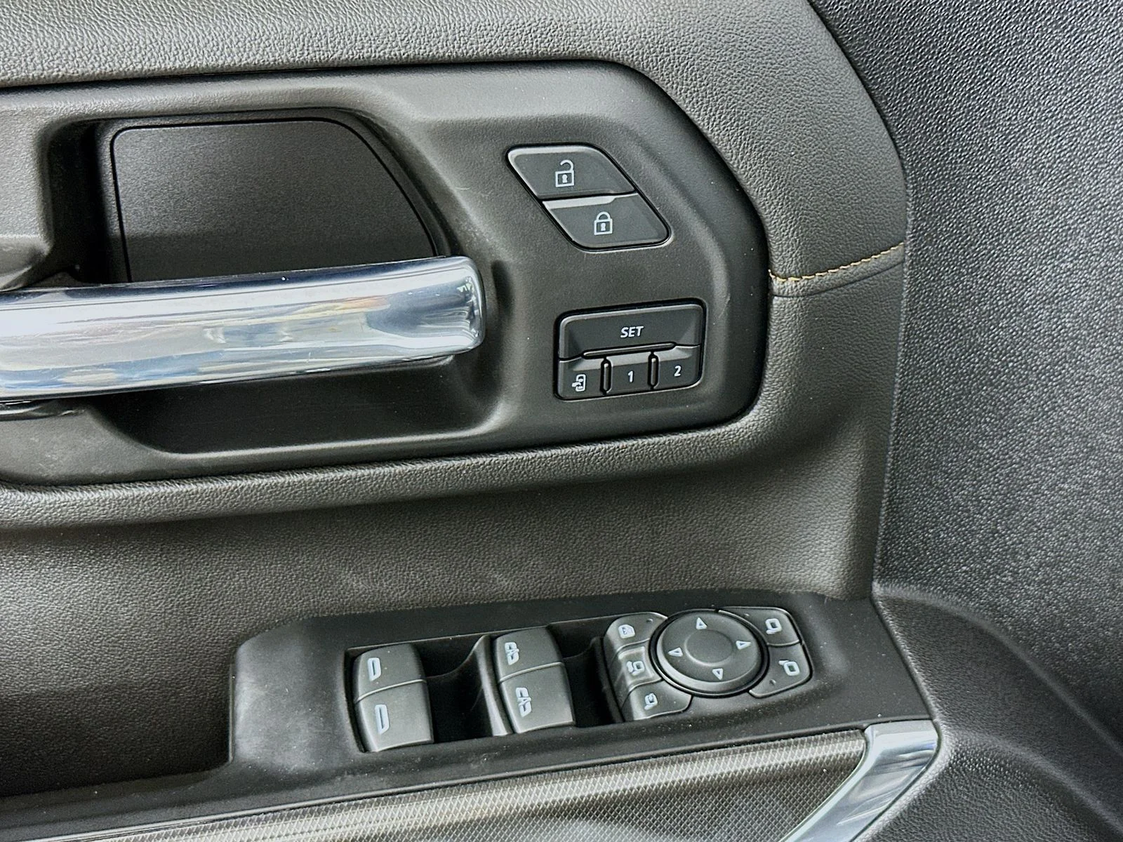 Used 2022 Summit White GMC AT4 image 19