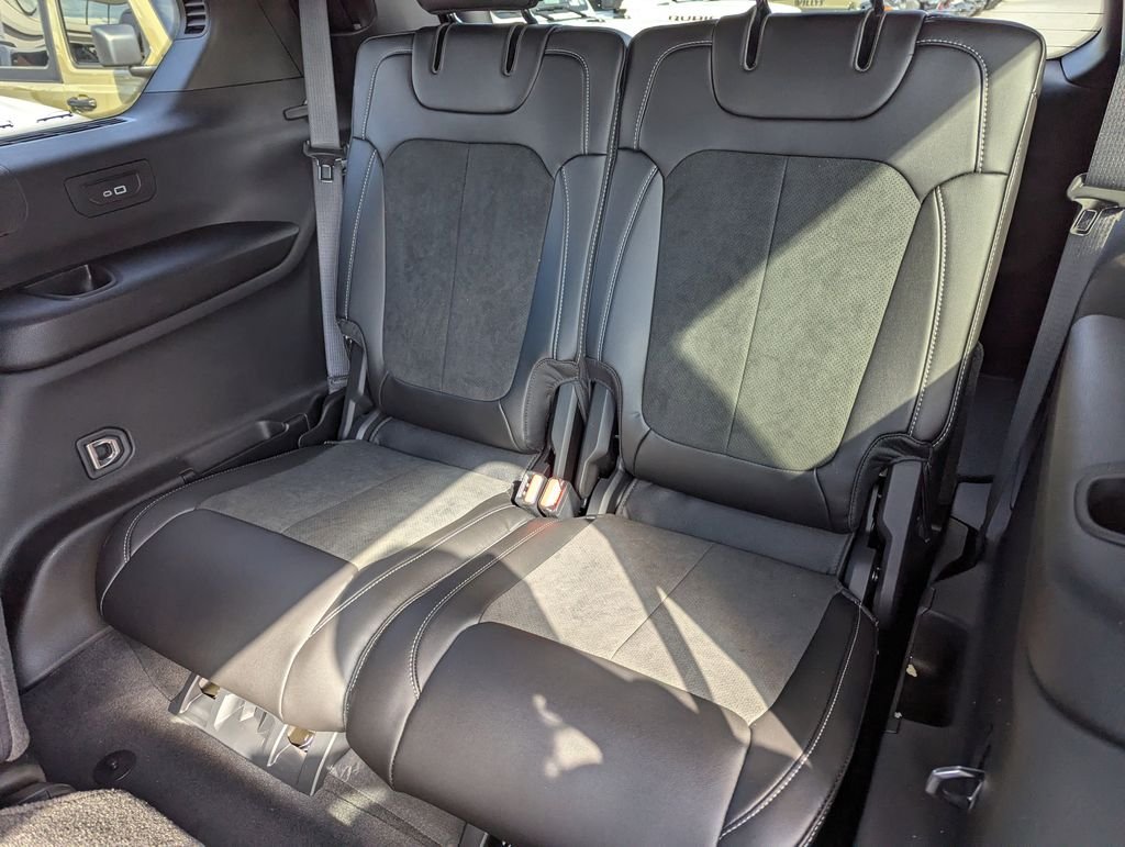 New 2025 Silver Zynith Exterior Paint Jeep Altitude X image 32