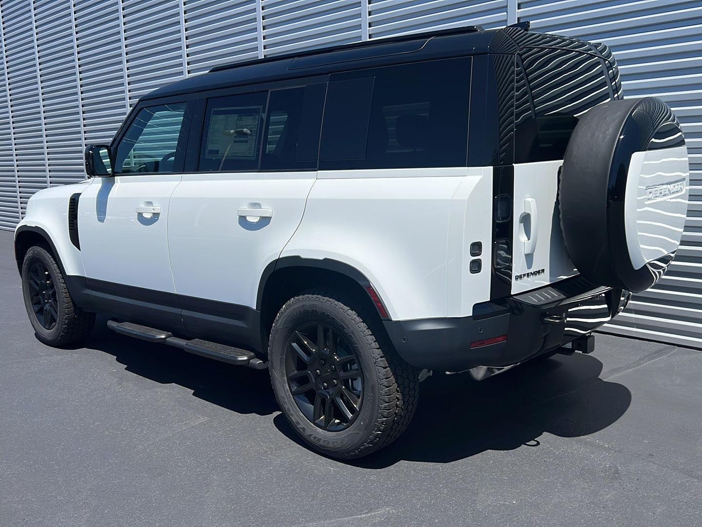 Used 2026 Fuji White Land Rover S image 3