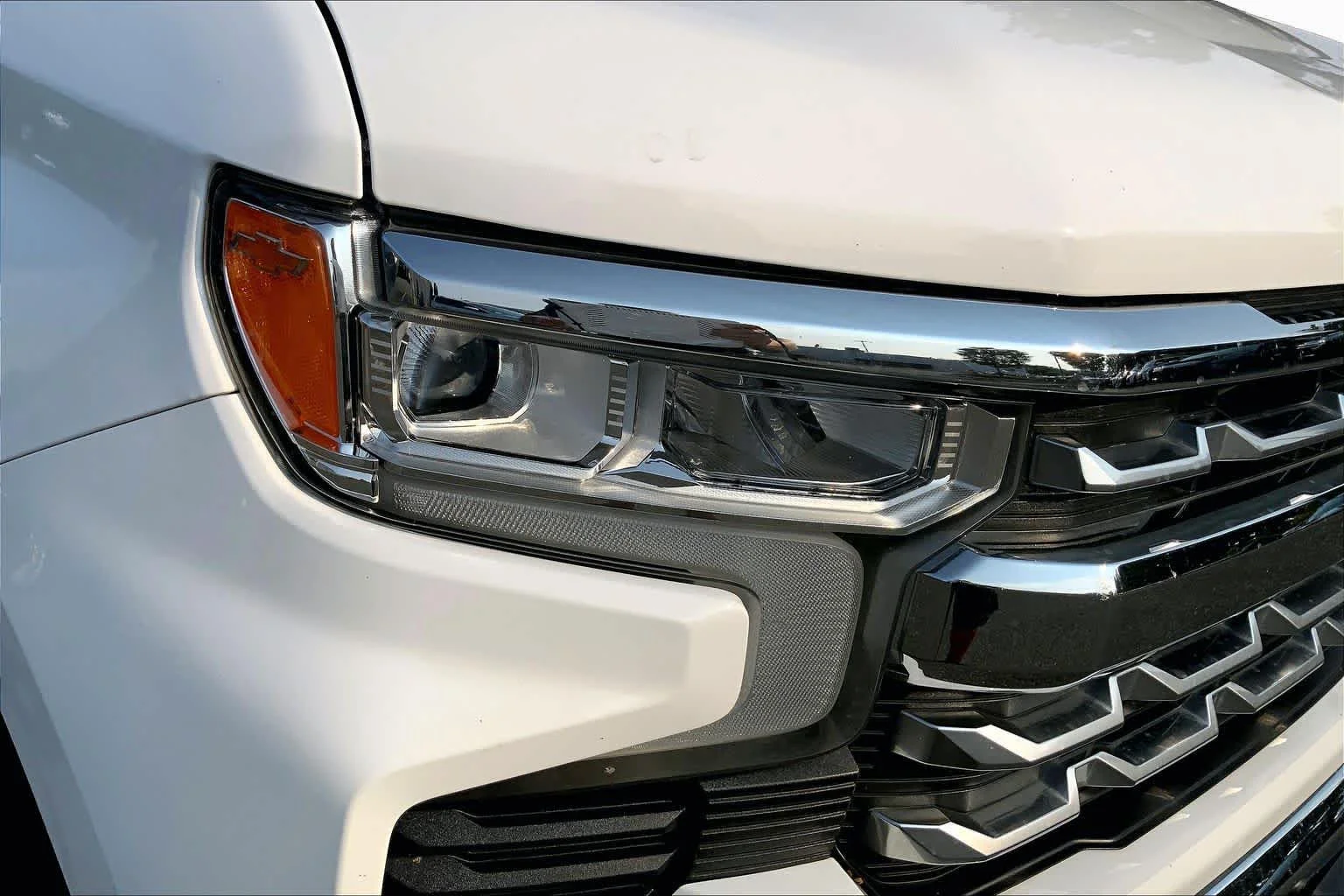 Used 2022 Summit White Chevrolet LTZ image 28