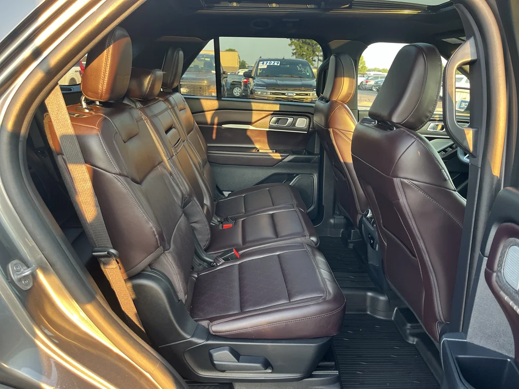 Used 2025 Carbonized Gray Metallic Ford Platinum image 18