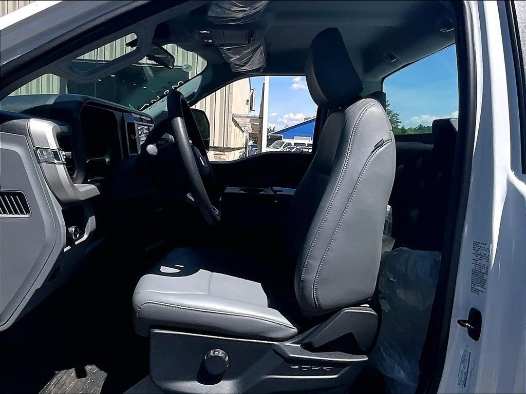 New 2026 Oxford White Ford XL image 11