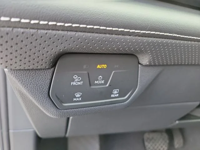 2025 Volkswagen Atlas SE w/Tech - Photo 29