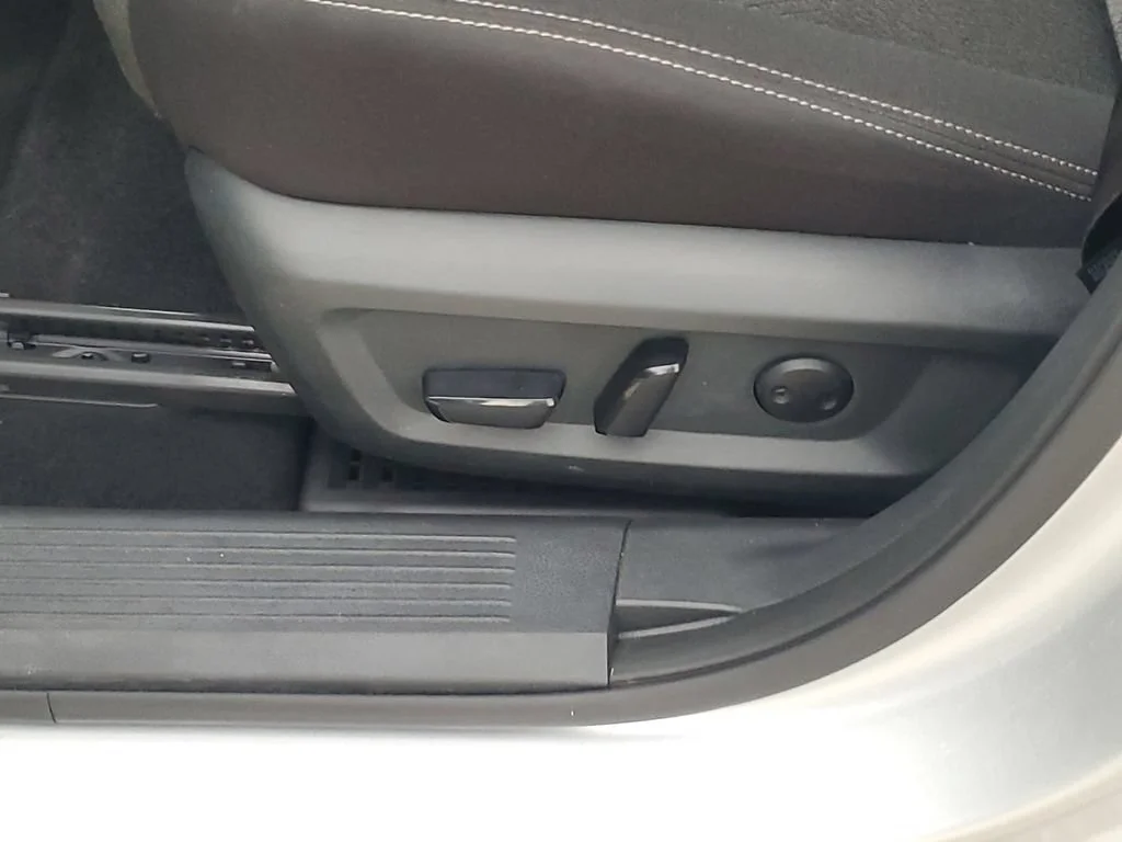 Used 2024 Silver Nissan SV FWD image 16