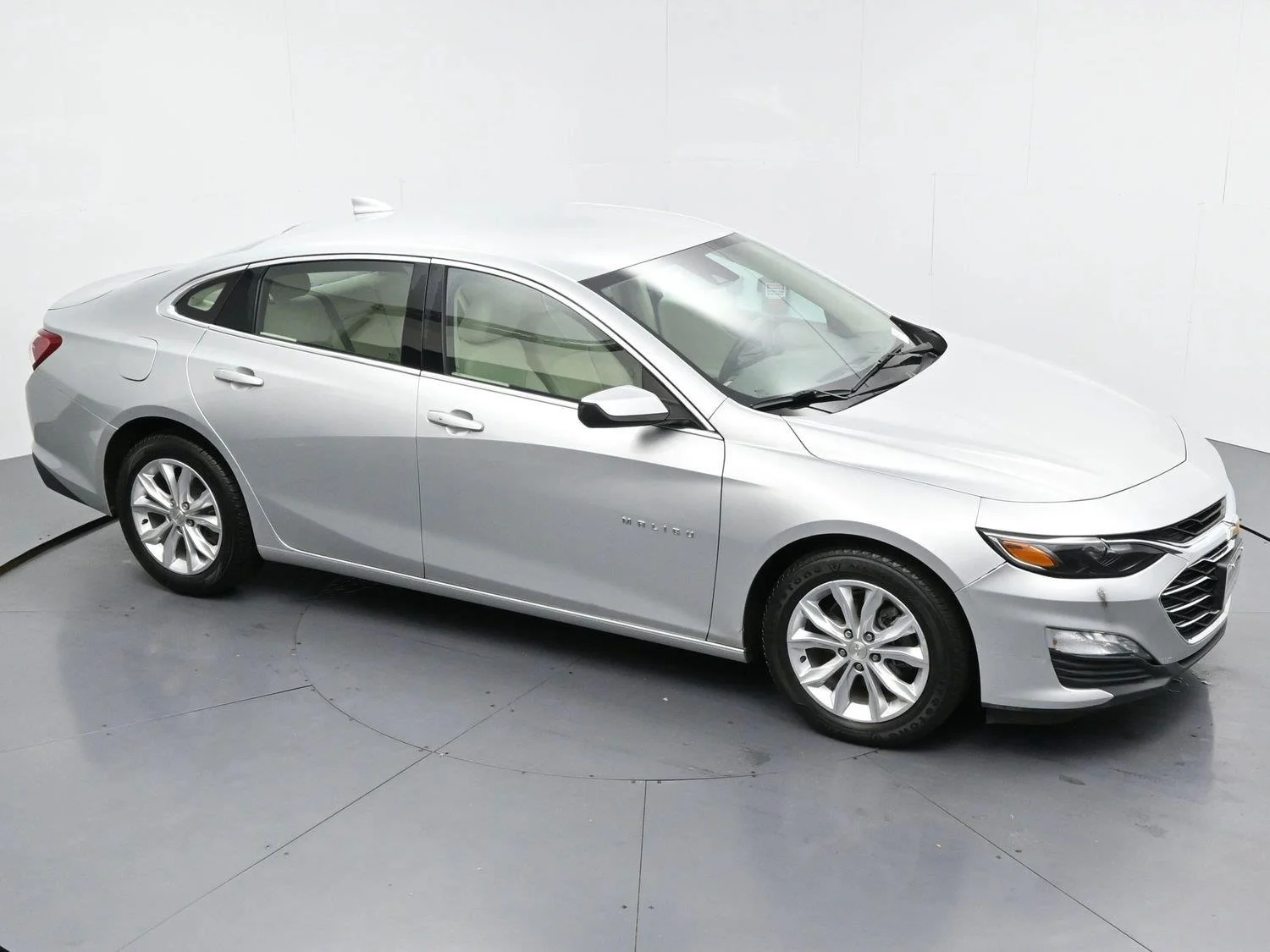 Used 2020 Silver Ice Metallic Chevrolet LT image 35