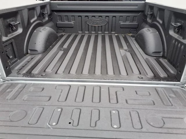 Used 2022  Ford XL image 21