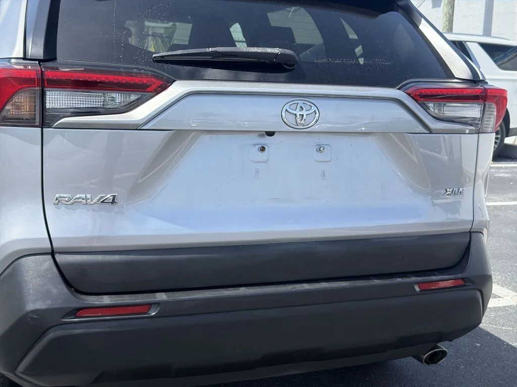 Used 2021 Silver Toyota XLE image 39