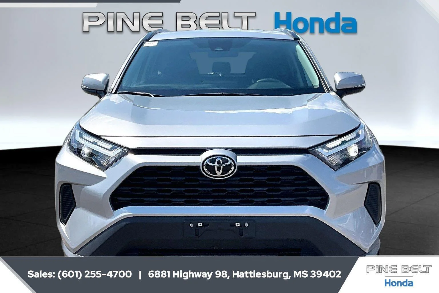 Used 2025 Silver Sky Metallic Toyota XLE image 3