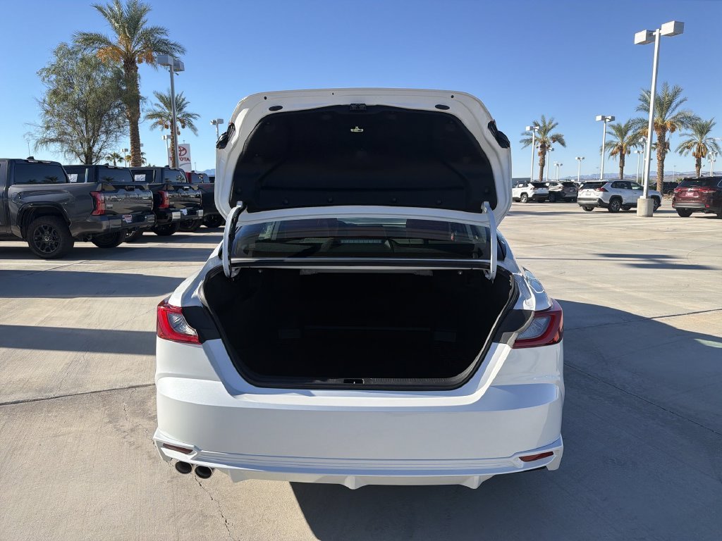 New 2026 Wind Chill Pearl with Midnight Black Metallic roof <sup>1</sup> Toyota  XSE image 31