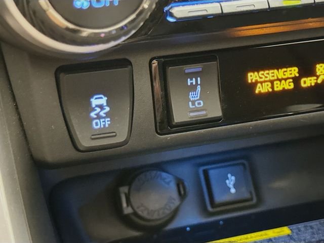 Used 2020 Blizzard Pearl Toyota XSE image 21