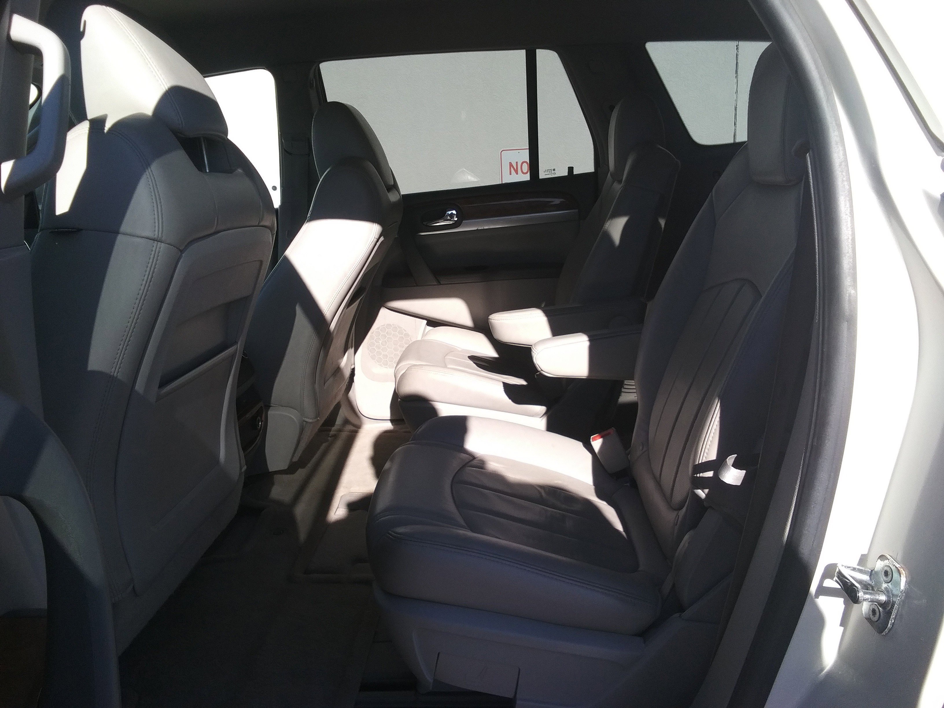 2009 Buick Enclave CXL photo 3