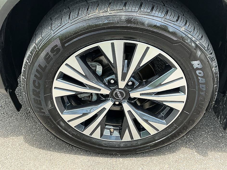 Certified Used 2023 Pearl White Tricoat Nissan SV image 9