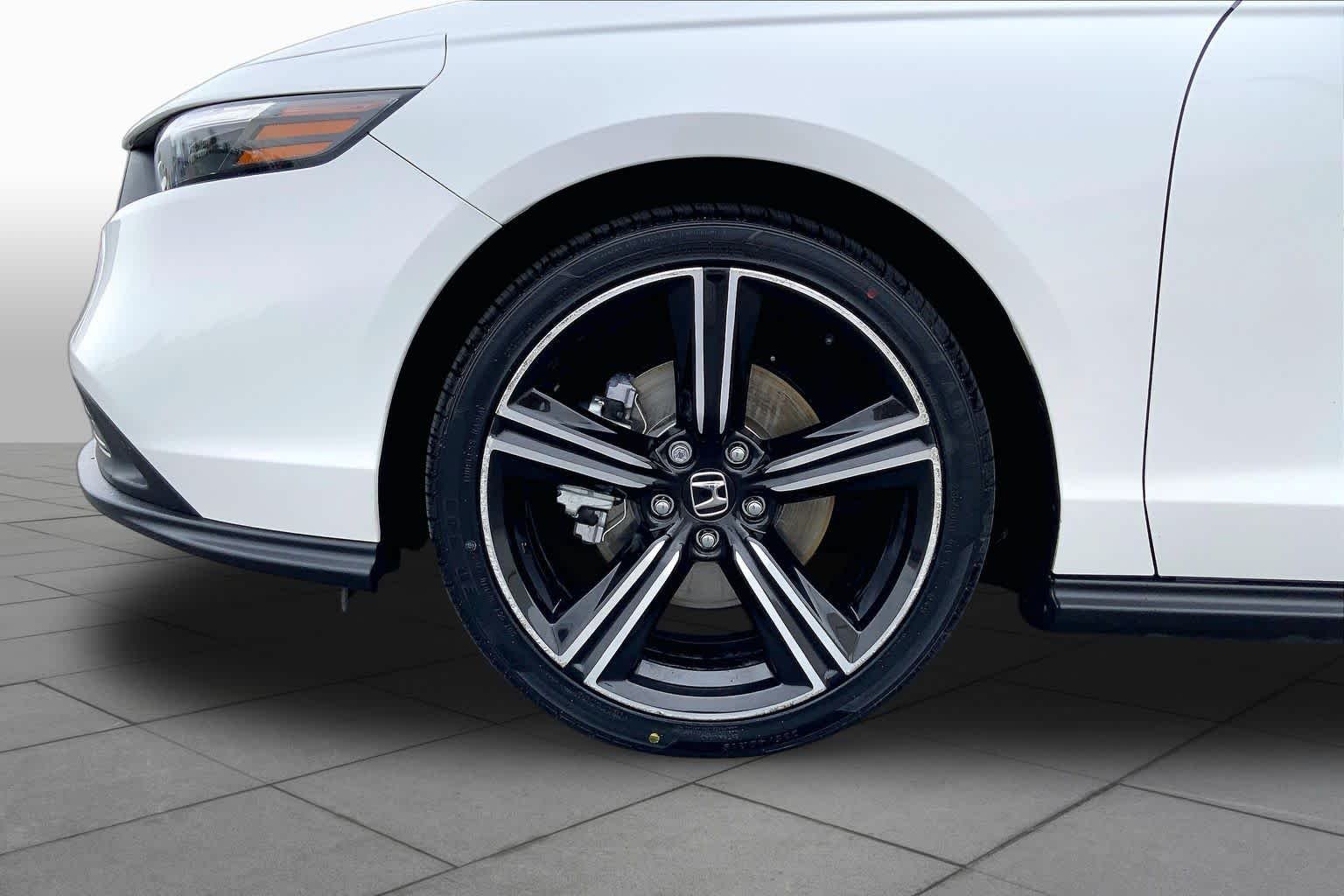 Used 2025 Platinum White Pearl Honda Sport image 10