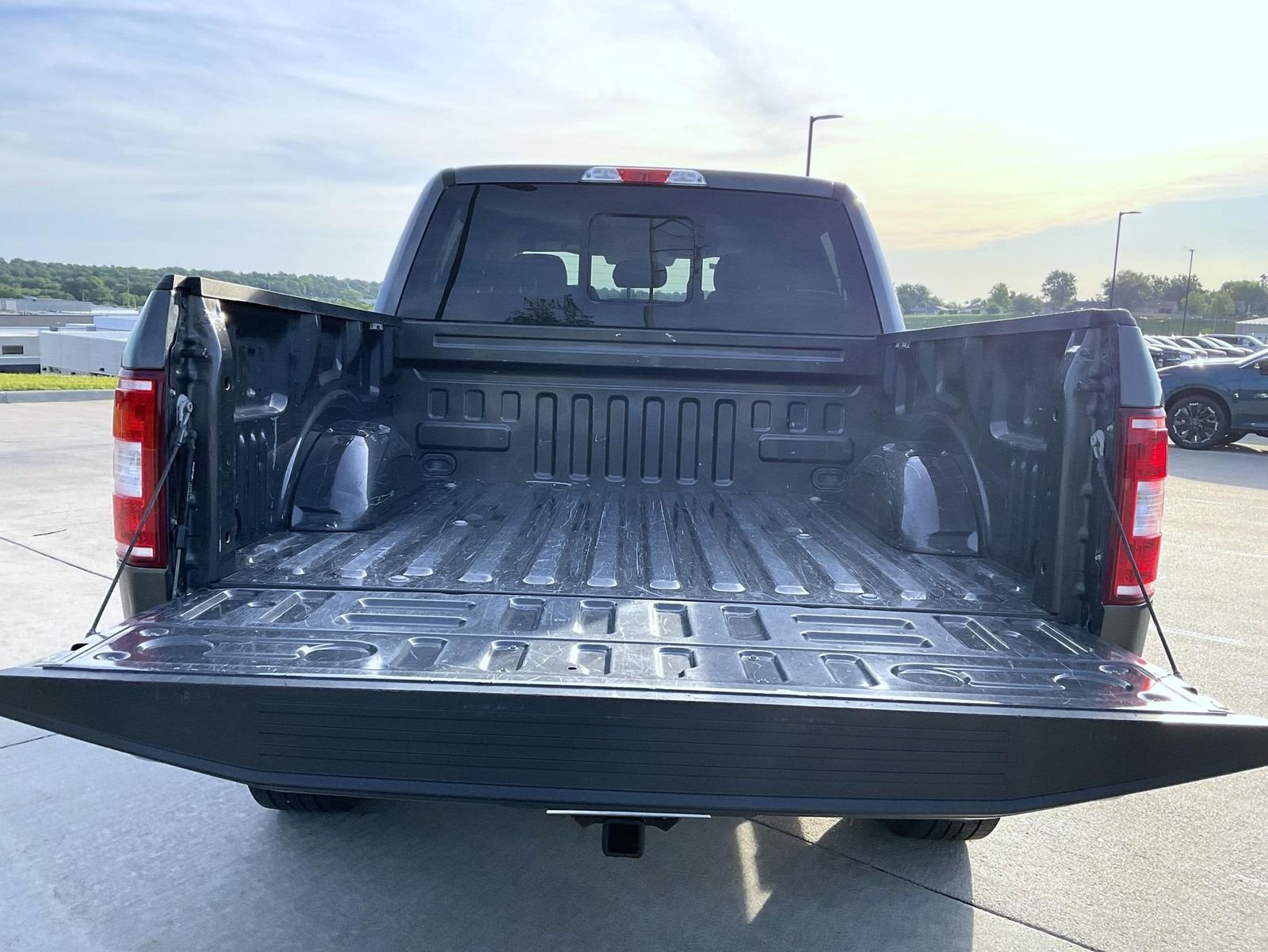 Used 2018 Gray Ford XLT image 9