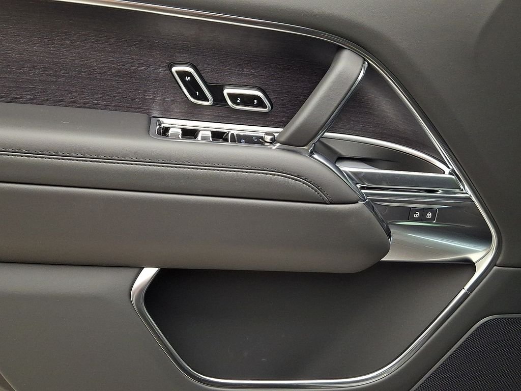 New 2026 Carpathian Grey Land Rover SE image 9