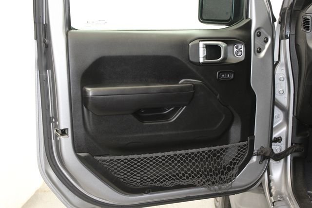 Used 2019 Silver Jeep Unlimited Sport S image 12