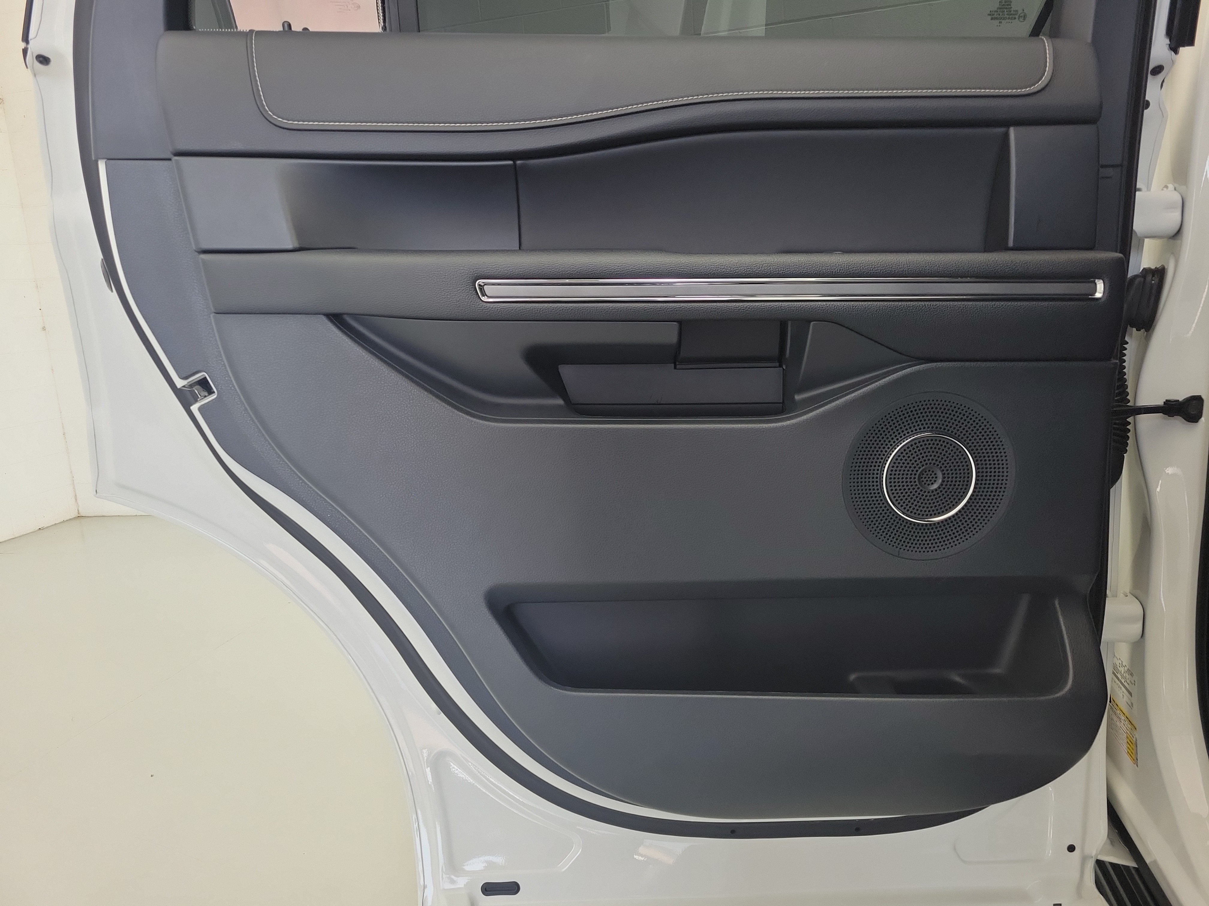 Used 2022 White Metallic Ford XLT image 15