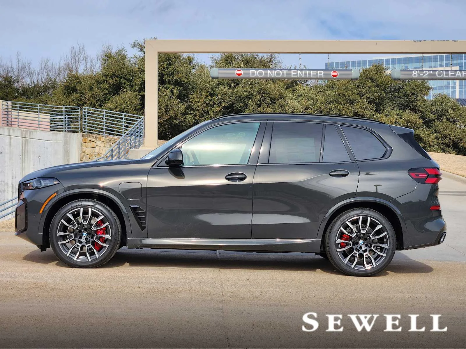 New 2026 Dravit Grey Metallic BMW xDrive50e image 2