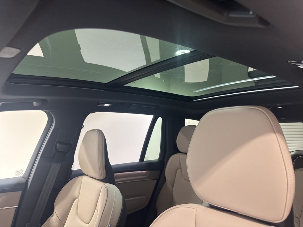 2026 Volvo XC90 Plus - Photo 16