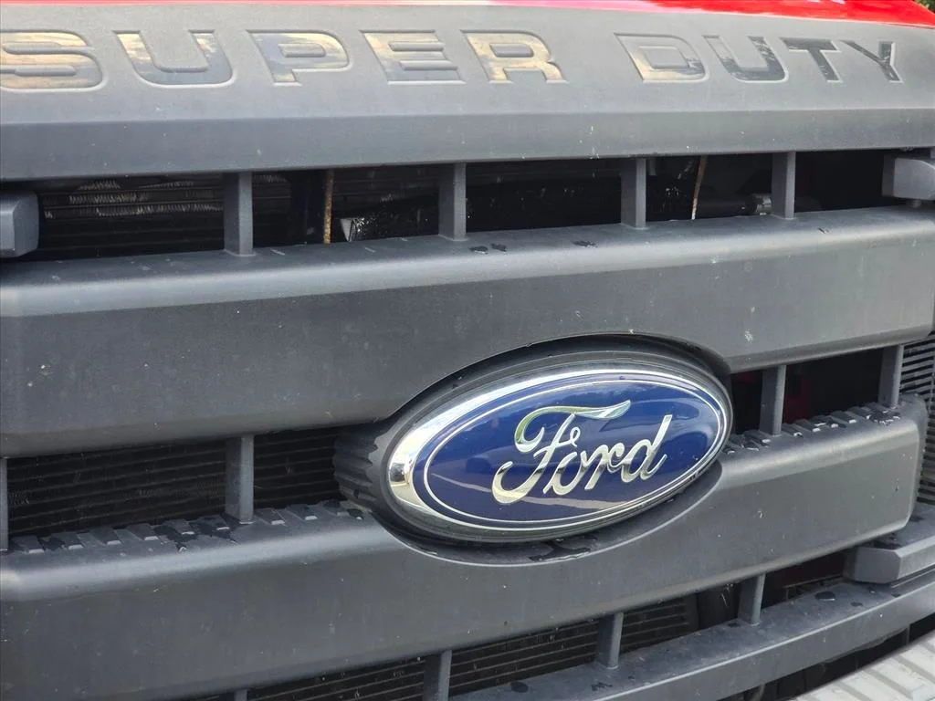 Used 2015 Red Ford XL image 13