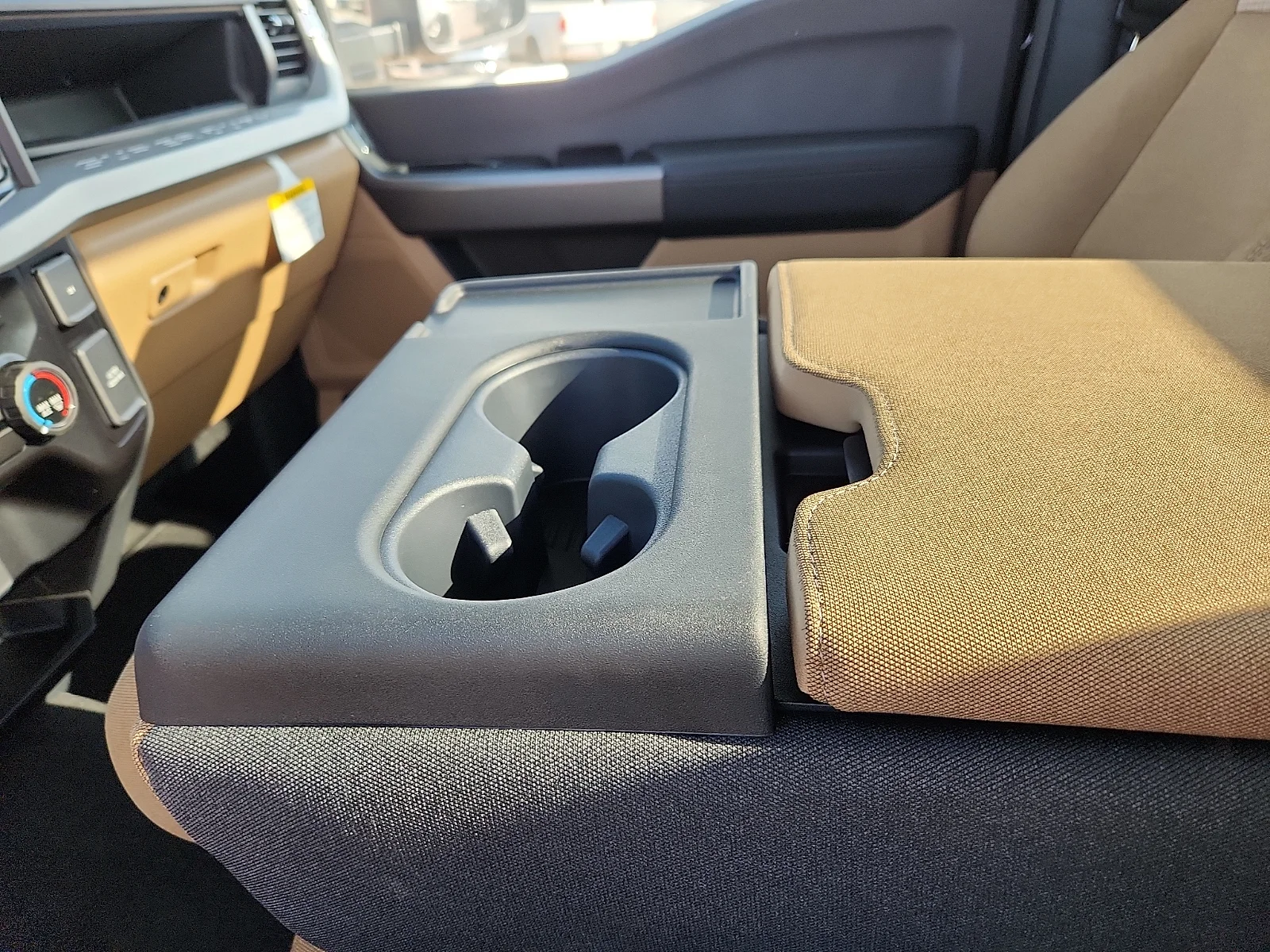 New 2027 Agate Black Metallic Ford XLT image 25