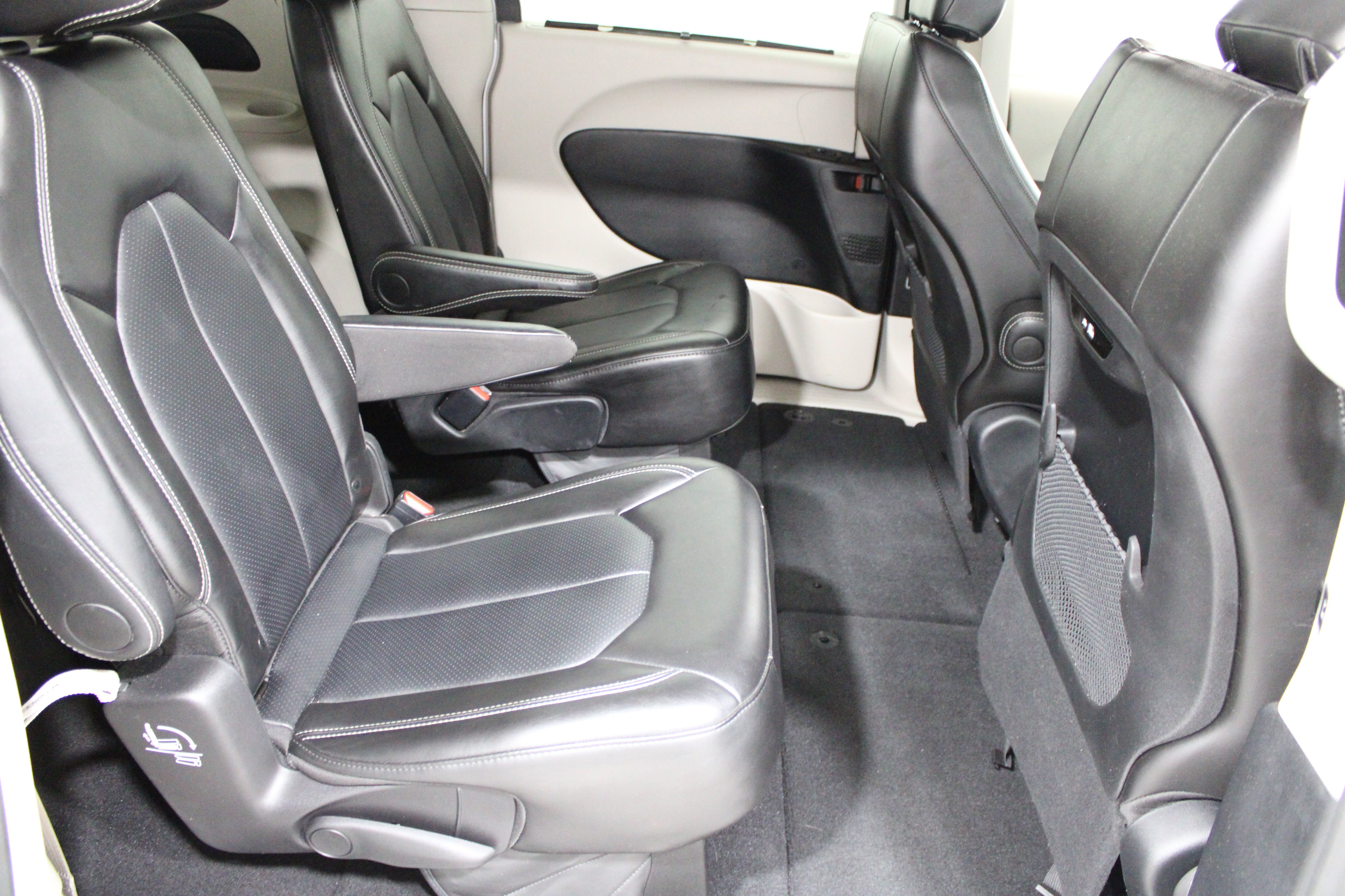 Used 2024 Bright White Clearcoat Chrysler Touring L image 25