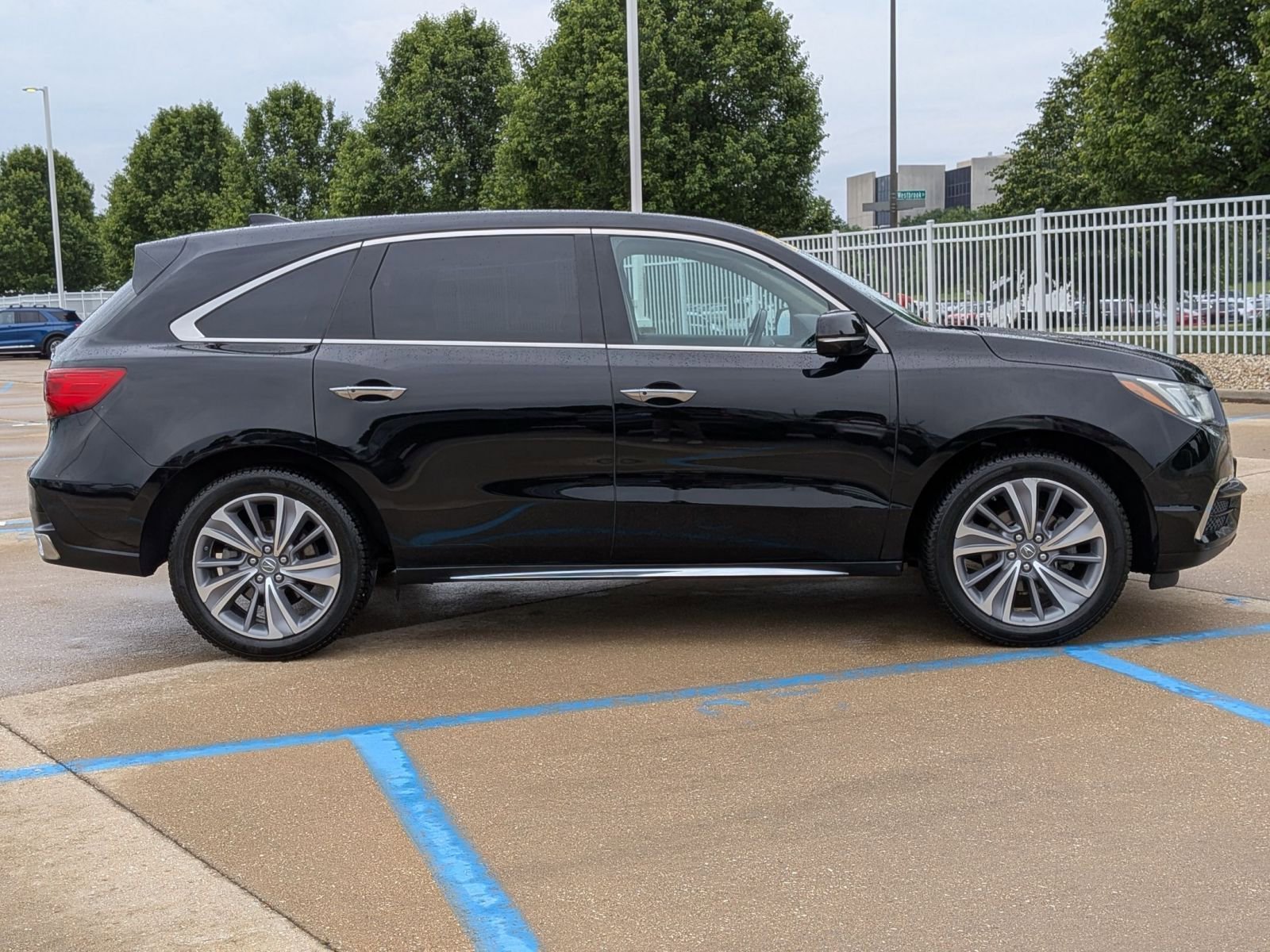 Used 2017 Crystal Black Pearl Acura SH-AWD w/ Technology Package image 5