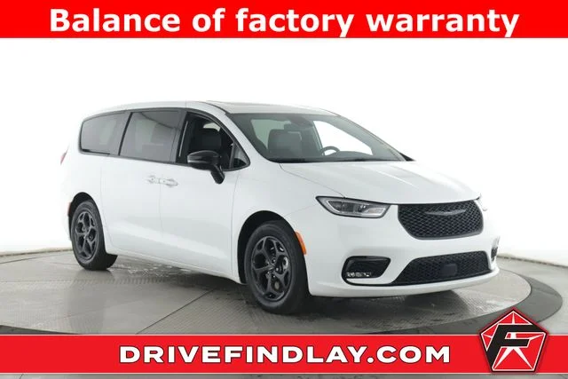 2023 Chrysler Pacifica Hybrid Limited Hybrid's photo