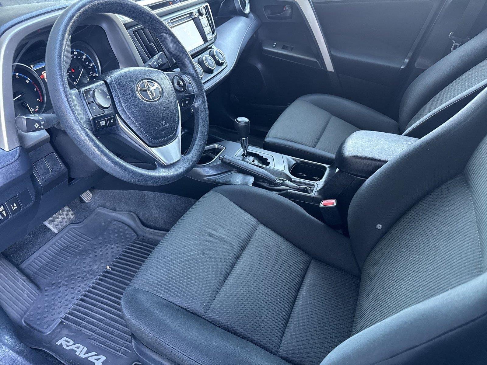 2017 Toyota RAV4 LE - Photo 10
