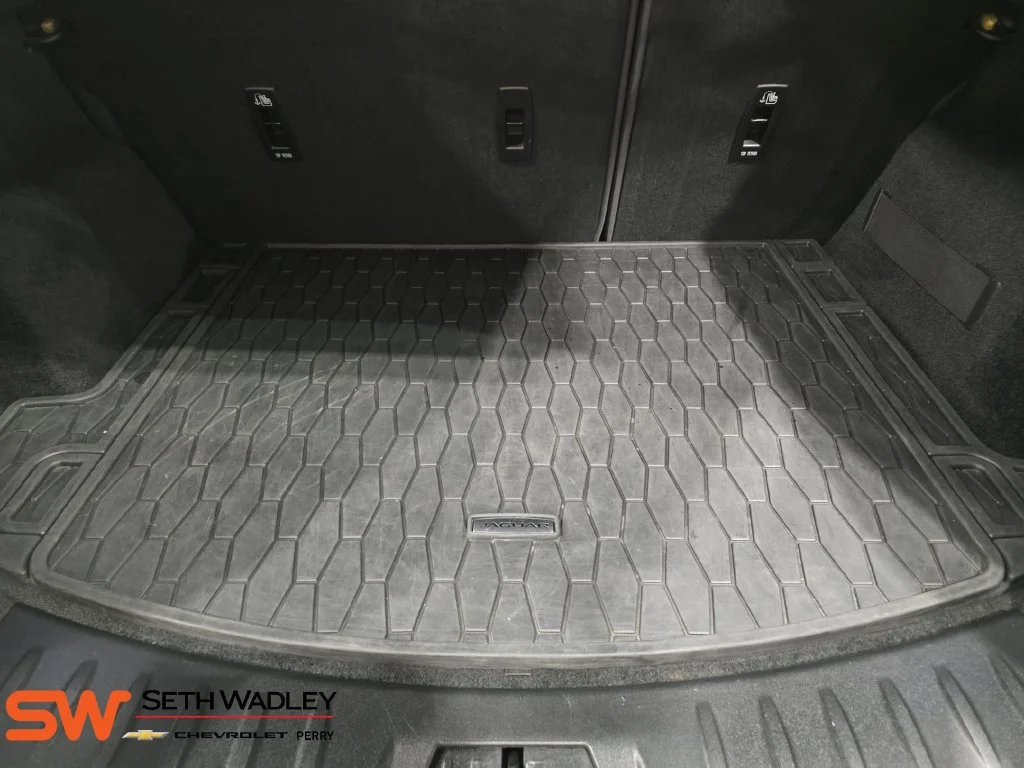 Used 2020 Silver Jaguar SE image 12