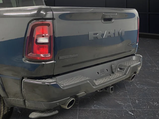 New 2026 Diamond Black Crystal Pearl-Coat Exterior Paint RAM Big Horn/Lone Star image 38
