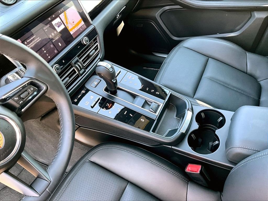 Used 2022  Porsche S image 17