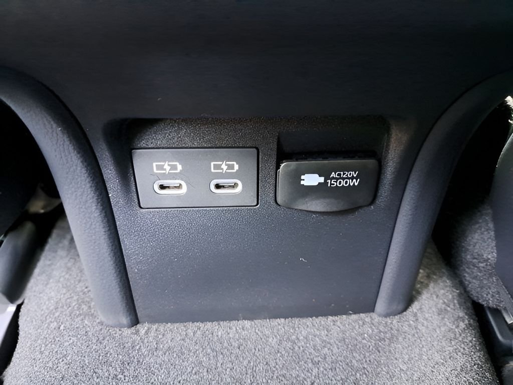 2025 Toyota Prius XSE - Photo 9