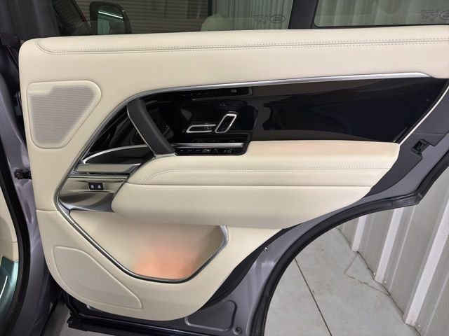New 2026 Eiger Grey Land Rover SE image 20