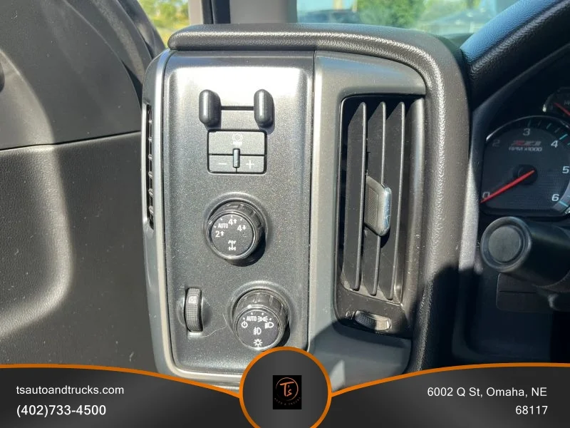 Used 2015 Silver Chevrolet Z71 LT Pickup 4D 5 3/4 ft image 20